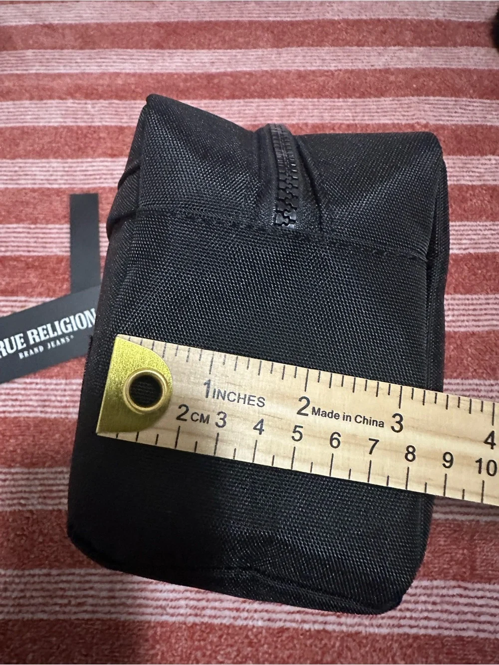 Bag for travel, very nice black color with zipper.
